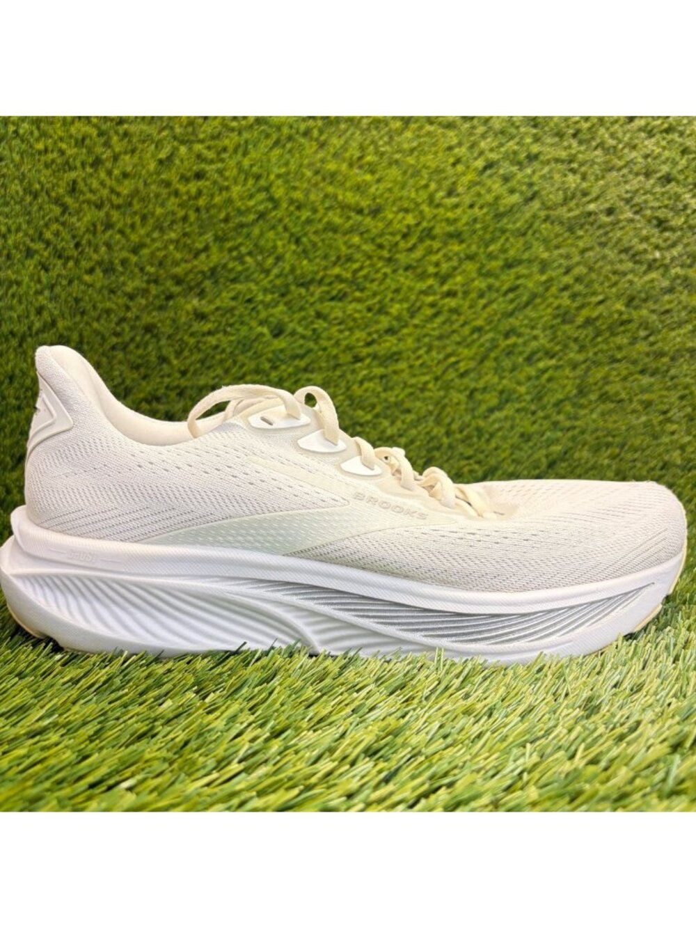 Brooks Ghost 17 Womens Size 12 White Athletic Running Walking Shoes Sneakers